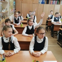 Студенты семинарии рассказывают школьникам Хабаровска о святом Александре Невском