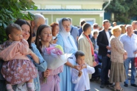 Митрополит Артемий совершил молебен перед началом нового учебного года в Русской Классической Школе