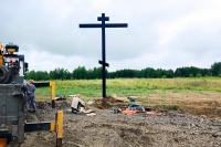 Поклонный крест установлен на территории будущего православного кладбища