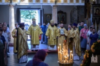 Митрополит Артемий возглавил Божественную литургию в Михайловском соборе Свято-Успенского Псково-Печерского монастыря