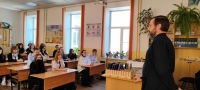 О том, кто должен терпеть и уступать в семье обсудили старшеклассники на встрече со священником