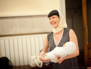 "Мамина школа": мастер-класс по пеленанию младенцев