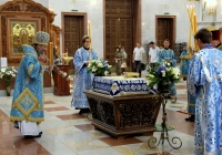 Митрополит Артемий совершил утреню с чином Погребения Пресвятой Богородицы