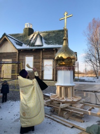 На храм святителя Николая Чудотворца на Прогрессивной был установлен купол с крестом