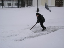 Руководство и преподавательский состав семинарии на уборке снега (6 марта 2007)